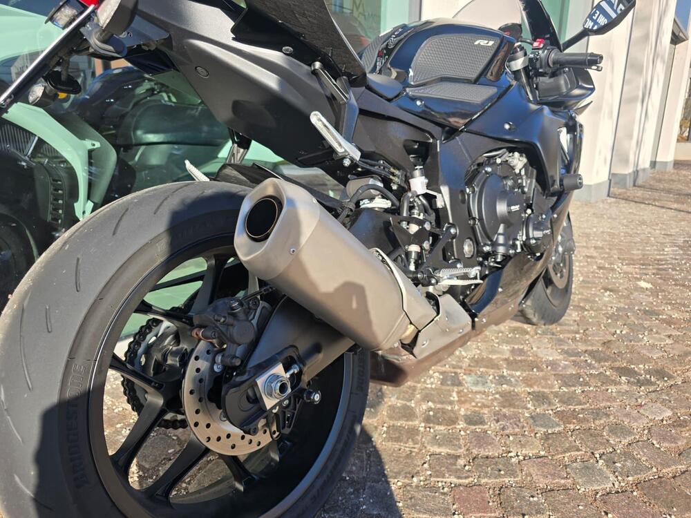 Yamaha YZF R1 (2020 - 25) (9)