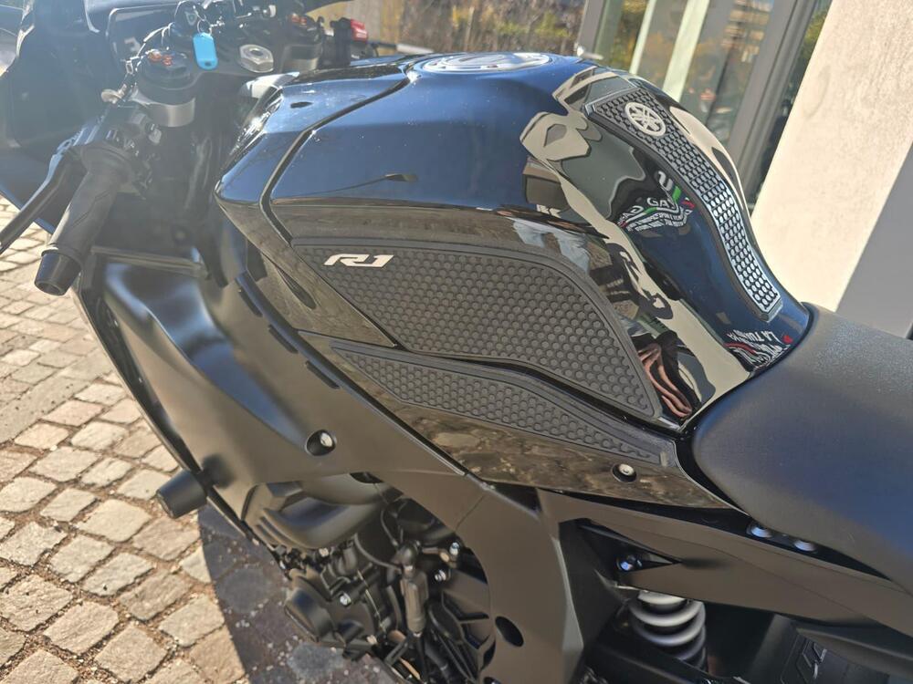 Yamaha YZF R1 (2020 - 25) (17)