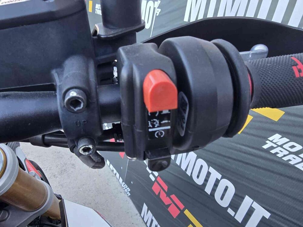 Aprilia Dorsoduro 900 (2017 - 20) (11)