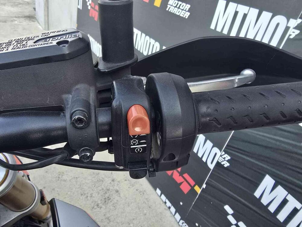 Aprilia Dorsoduro 900 (2017 - 20) (12)