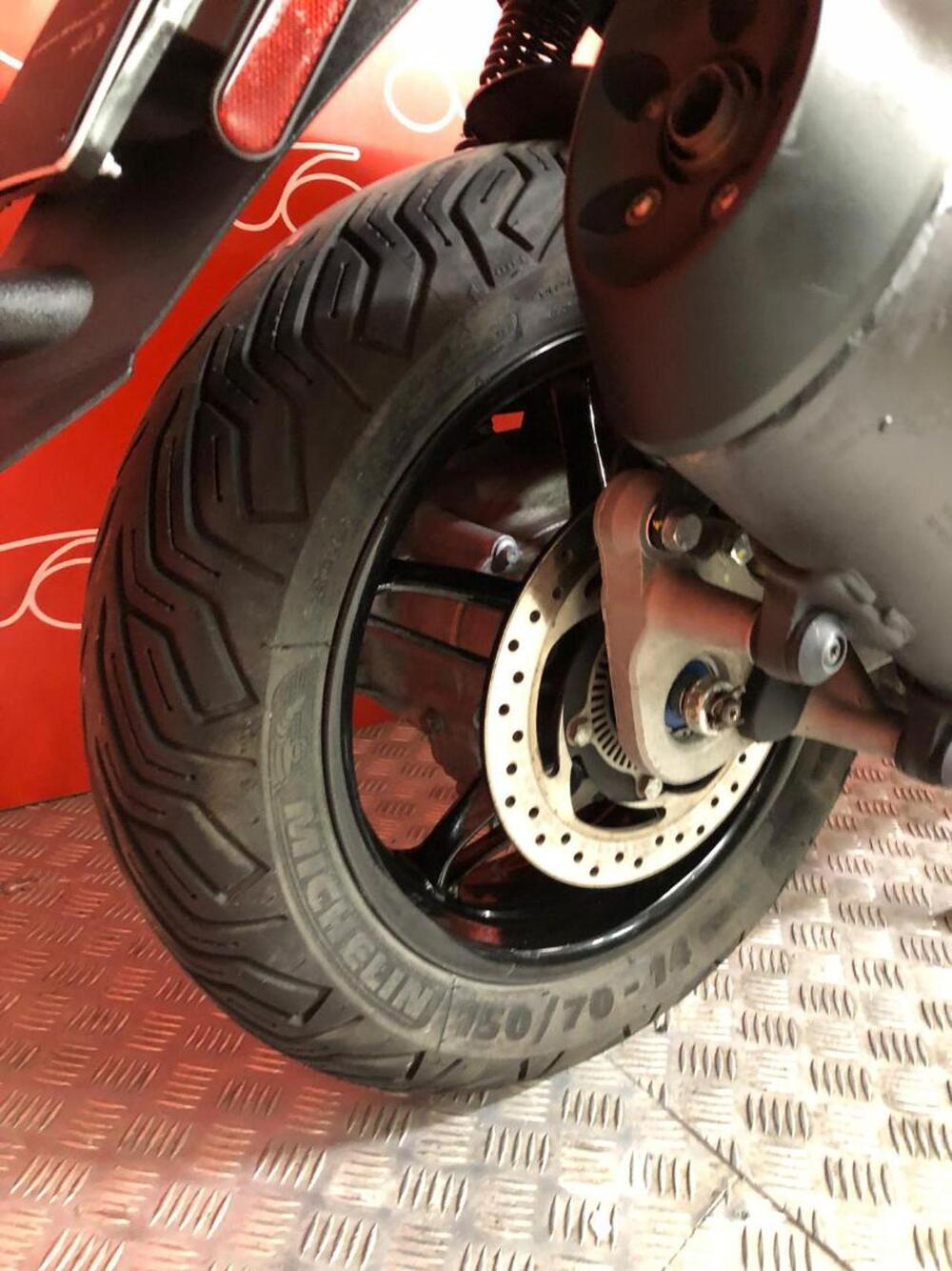 Piaggio Beverly 350 SportTouring ie ABS (2011 - 17) (6)