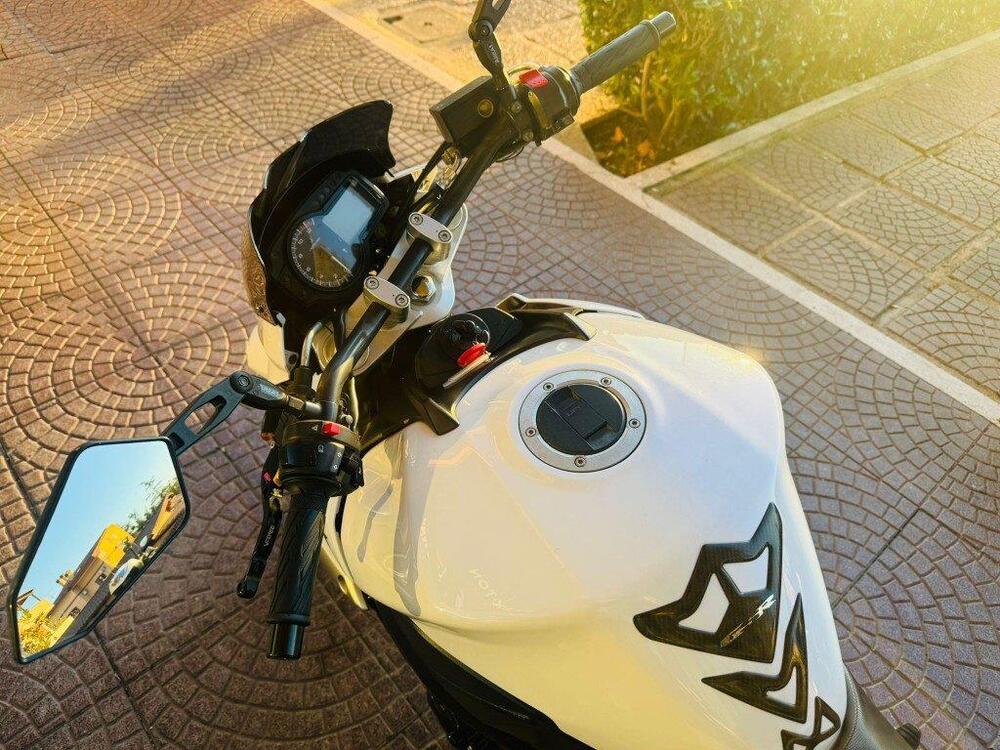 Suzuki GSR 750 (2010 - 15) (8)