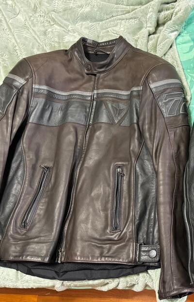 Vendo giubbotto in pelle Dainese