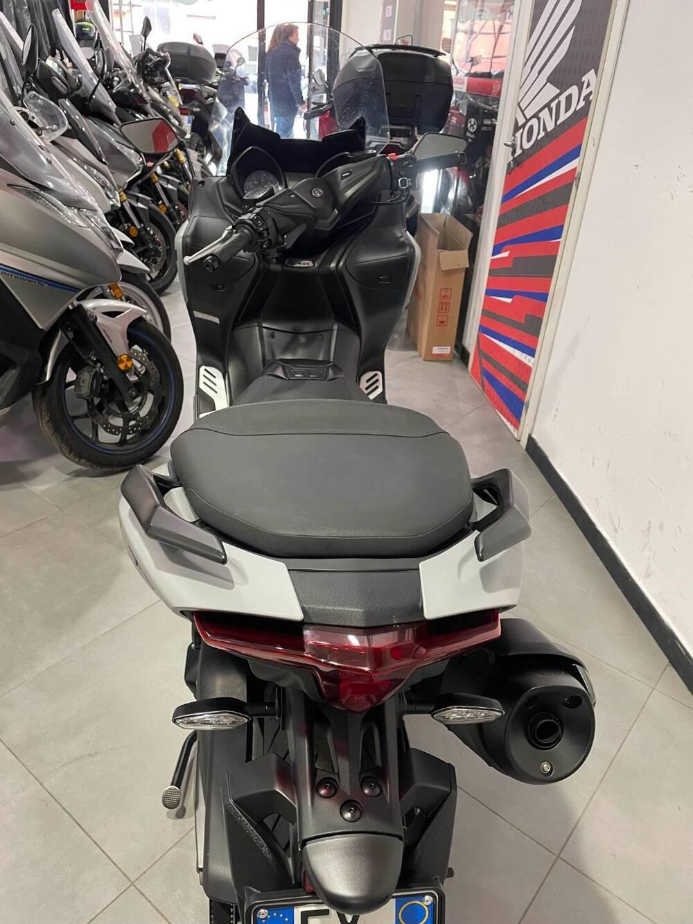 Yamaha T-Max 560 (2022 - 24) (8)