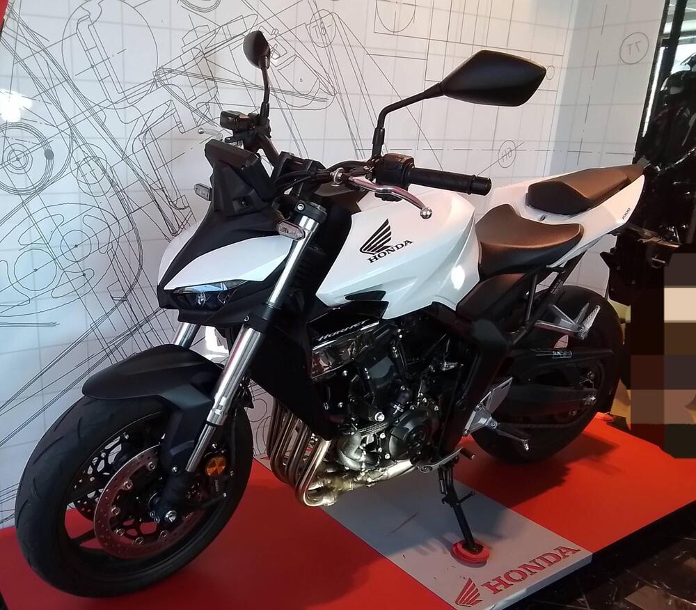 Honda CB 1000 Hornet (2025) (4)