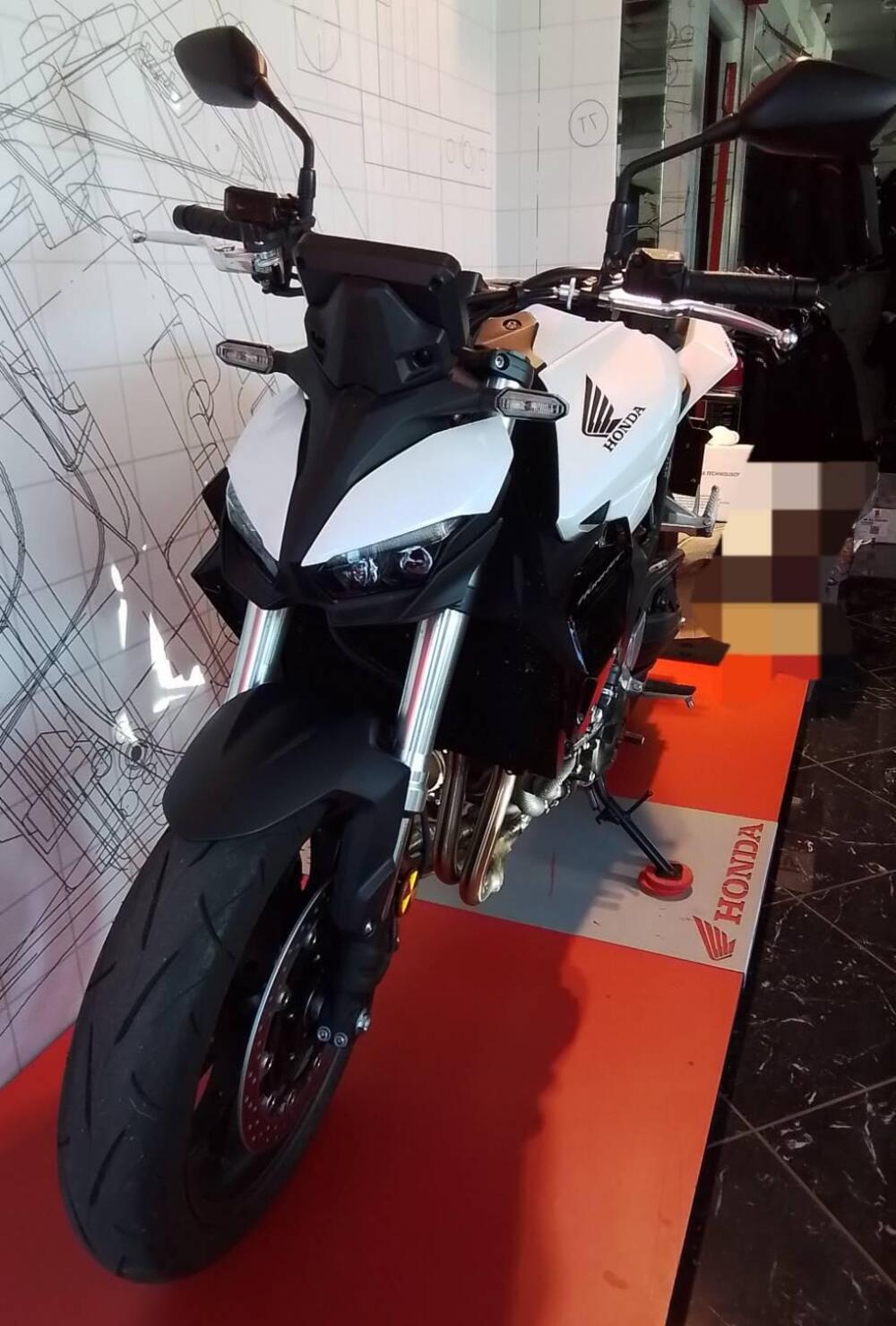 Honda CB 1000 Hornet (2025) (9)