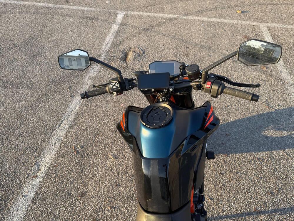 KTM 890 Duke R (2022 - 23) (4)