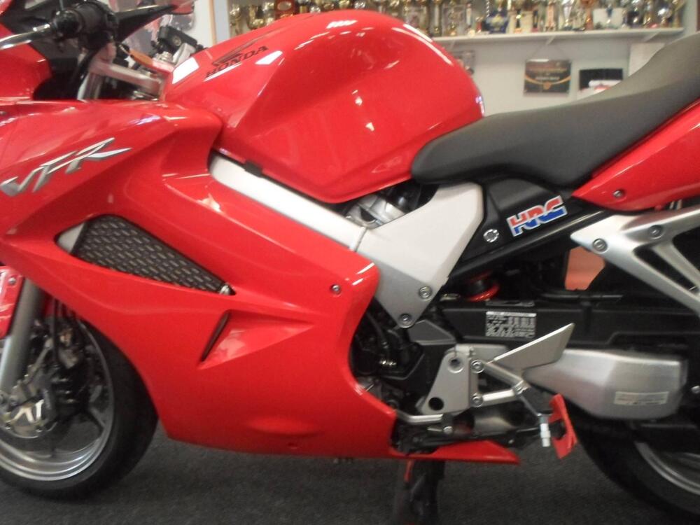 Honda VFR 800 (2002 - 05) (2)