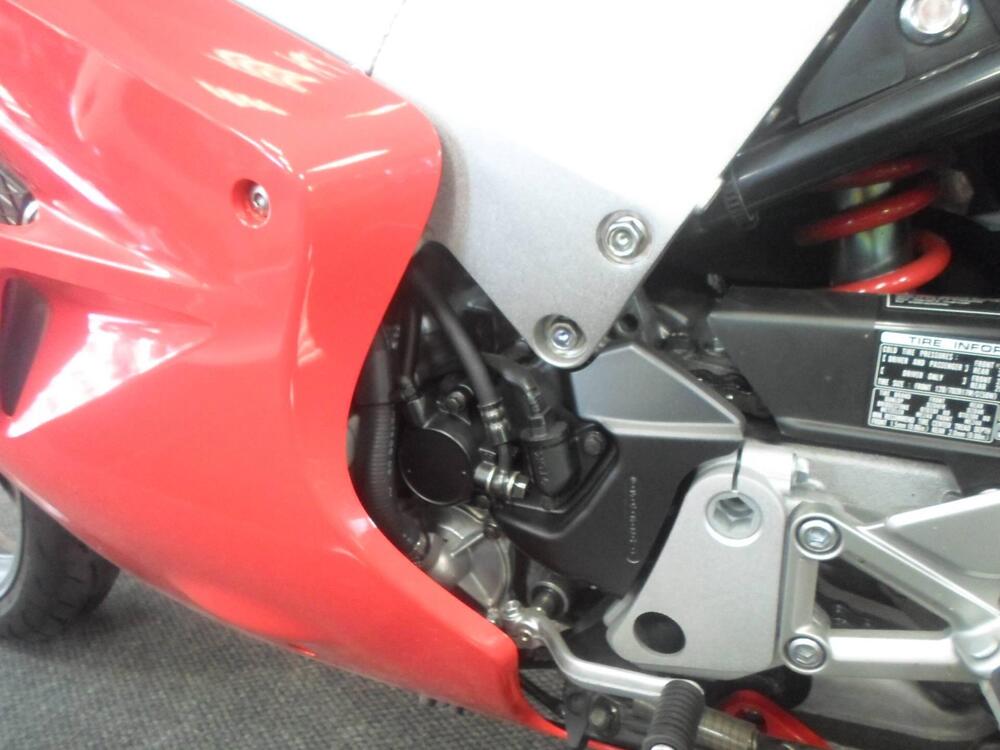 Honda VFR 800 (2002 - 05) (3)