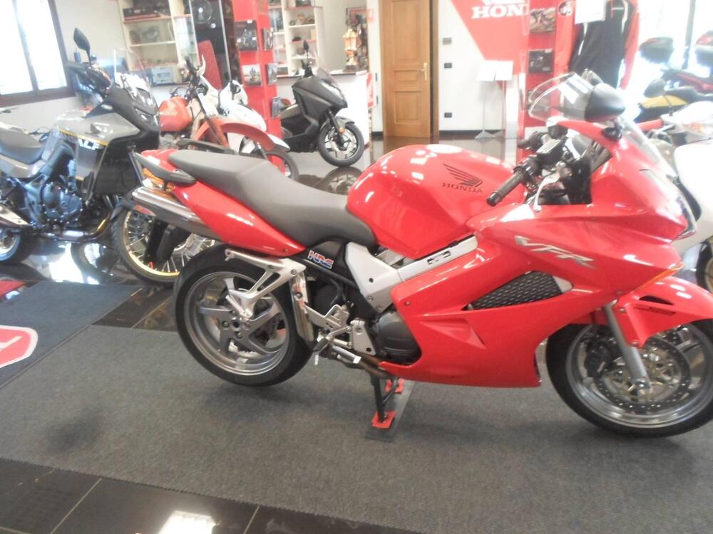 Honda VFR 800 (2002 - 05) (8)