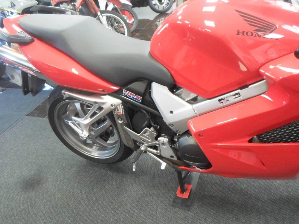 Honda VFR 800 (2002 - 05) (9)