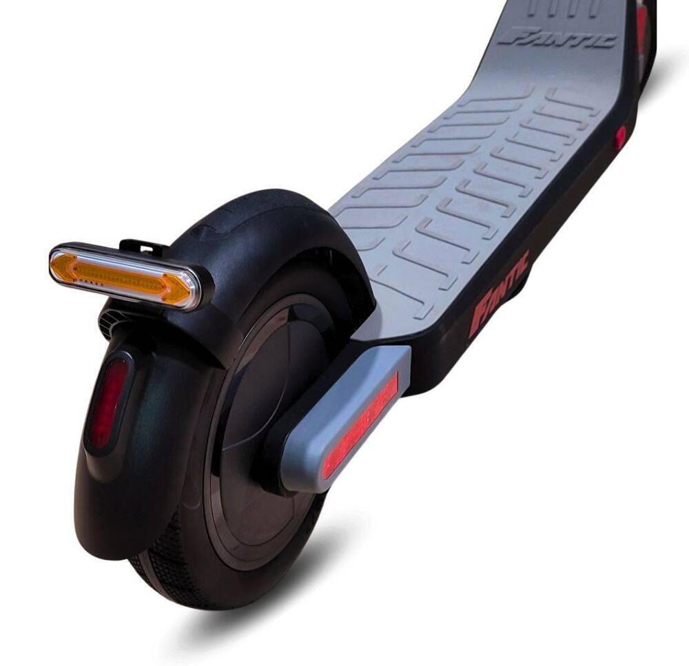 Monopattino elettrico Fantic TX2 nero 500W nuovo v (2)