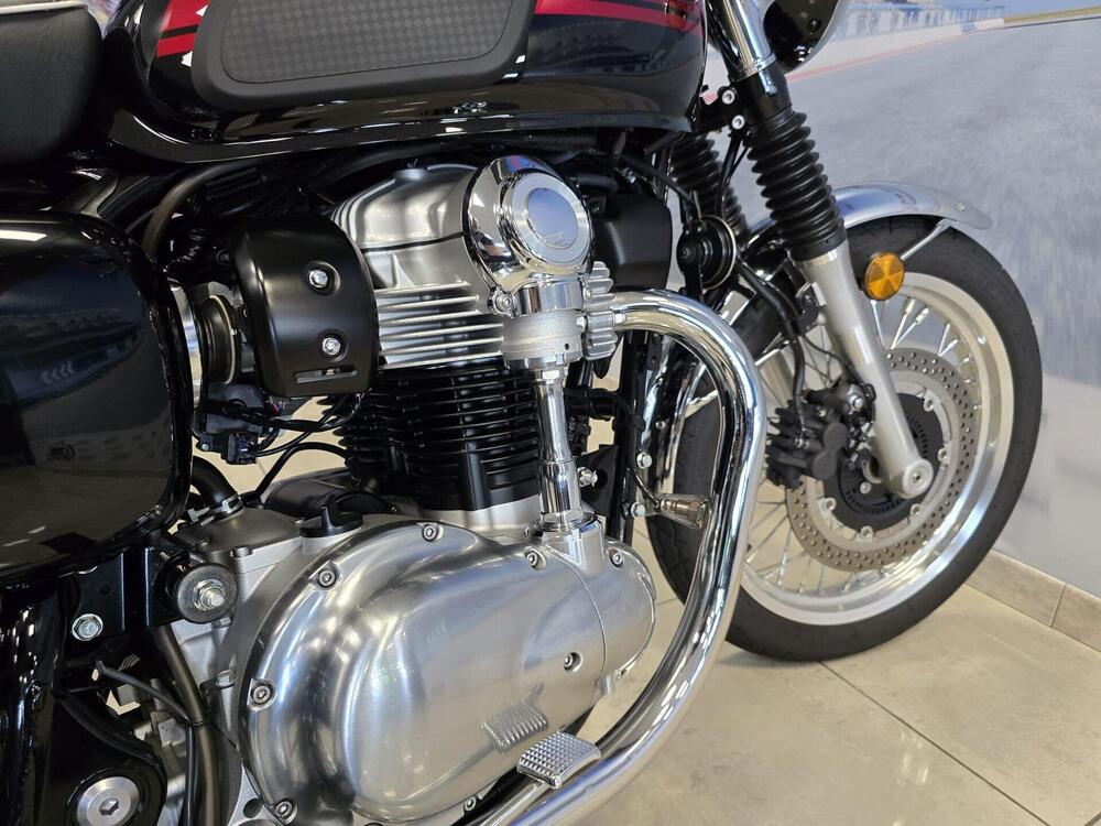 Kawasaki W 800 (2021 - 25) (10)