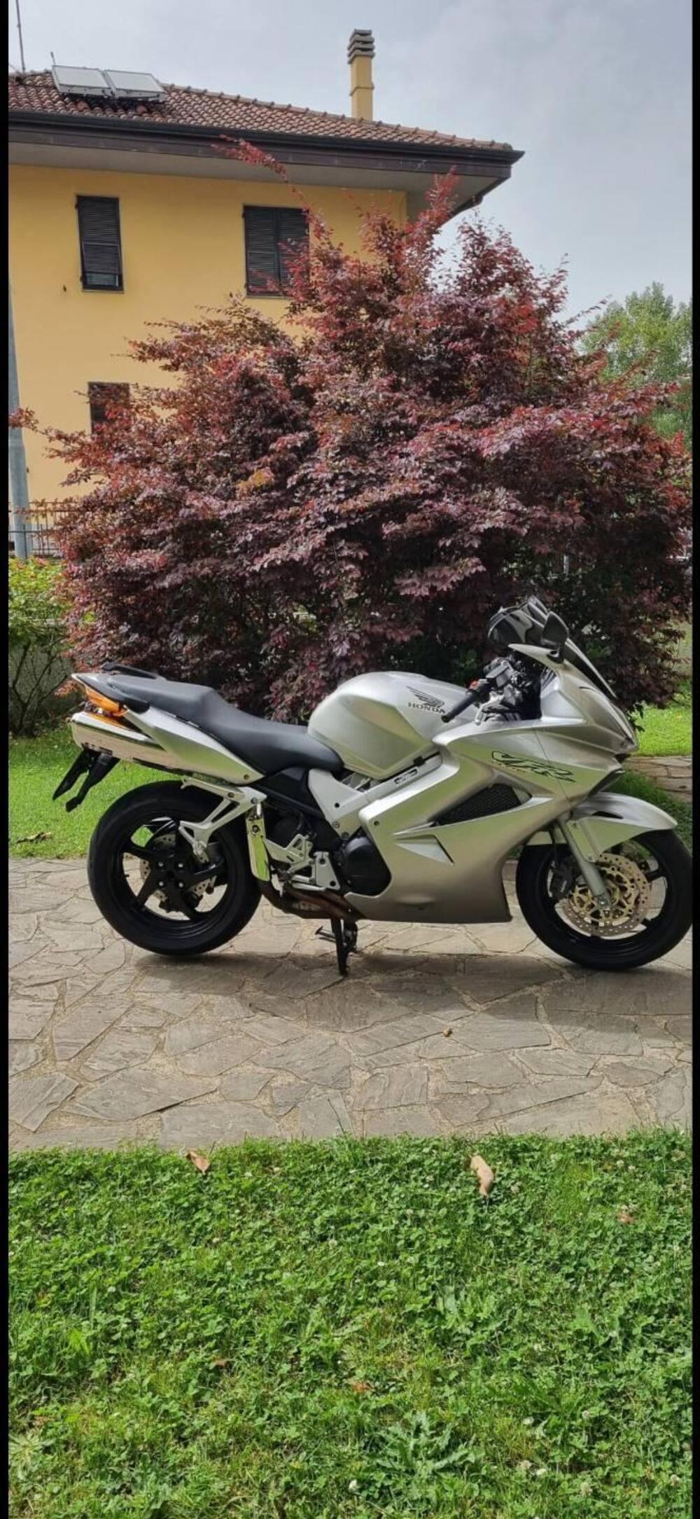 Honda VFR 800 (2002 - 05) (2)