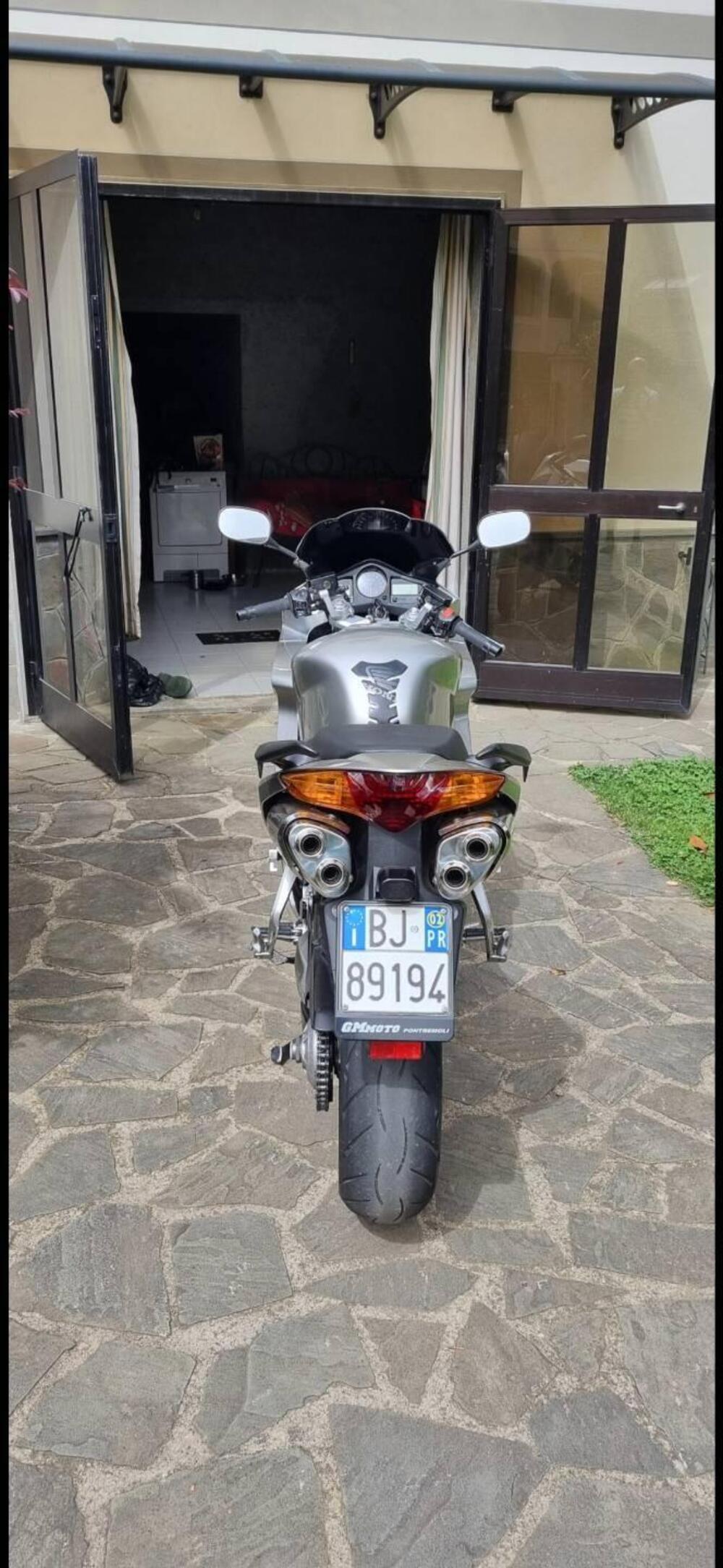 Honda VFR 800 (2002 - 05) (3)