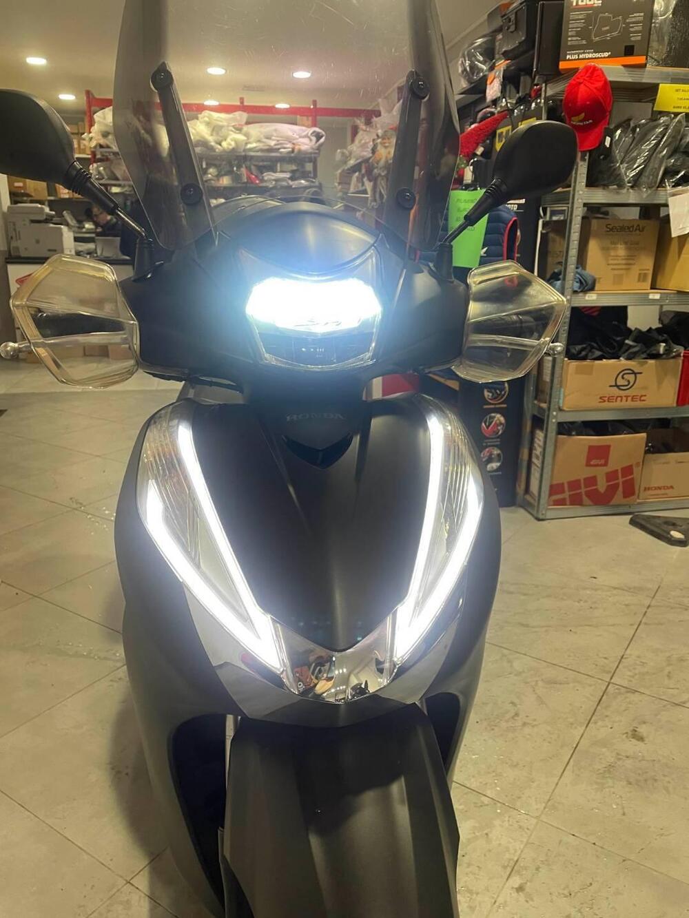 Honda SH 300 i Sport ABS (2018 - 20) (2)