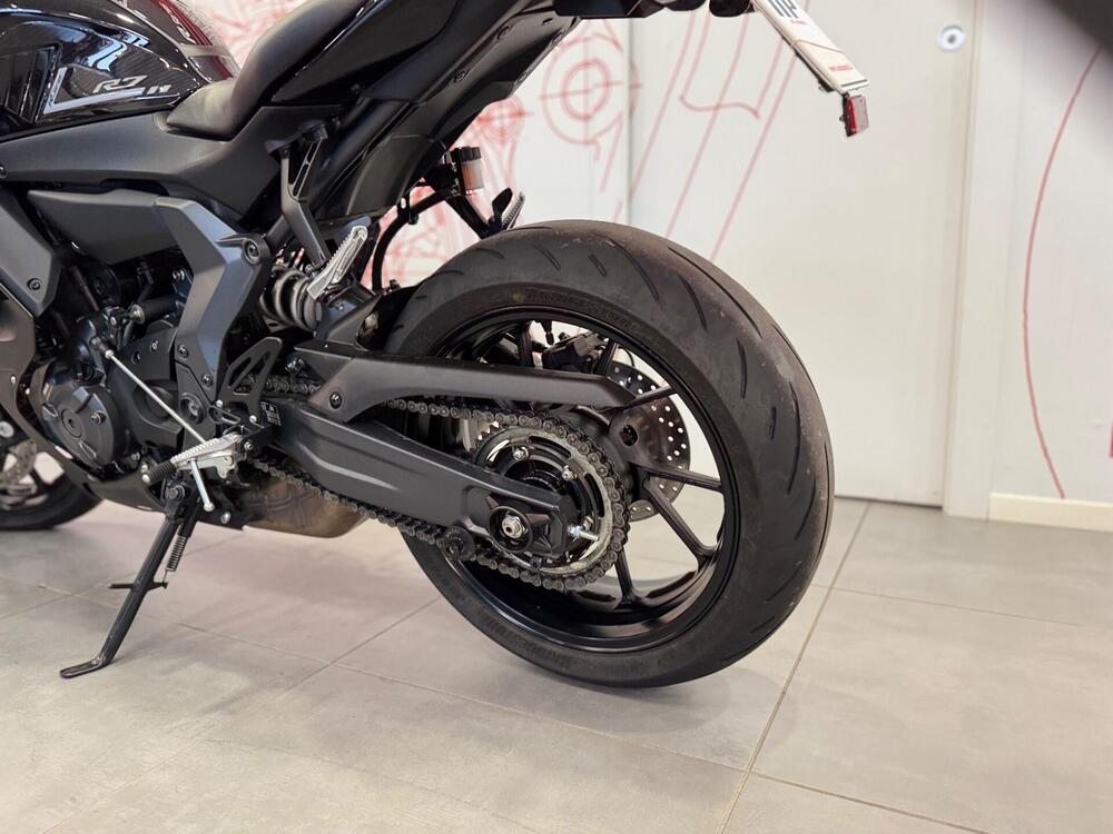 Yamaha YZF R7 (2021 - 25) (15)