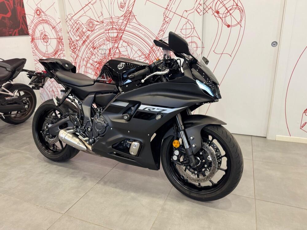 Yamaha YZF R7 (2021 - 25) (2)