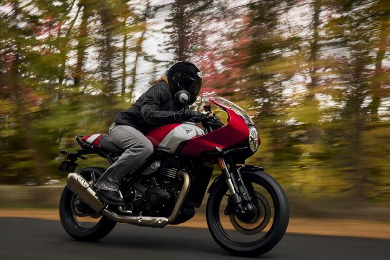 Triumph Thruxton 400 2026: il mito caf&eacute; racer rinasce. Prezzo e scheda tecnica [GALLERY]