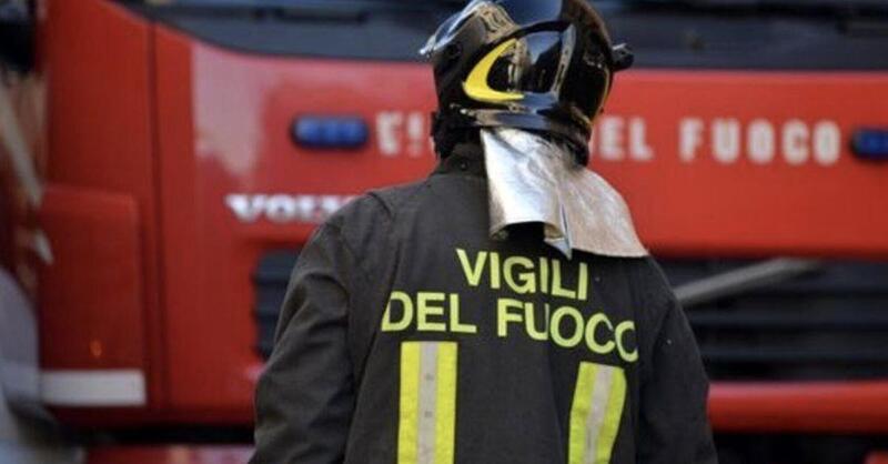 Incendio in appartamento: fiamme partite da un monopattino in carica