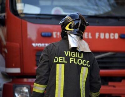 Incendio in appartamento: fiamme partite da un monopattino in carica