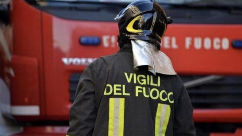 Incendio in appartamento: fiamme partite da un monopattino in carica