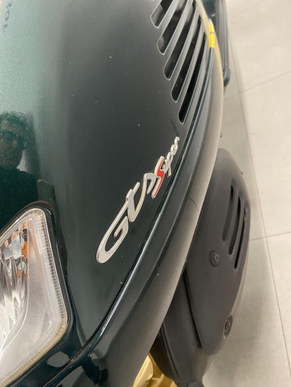 Vespa GTS 300 Super Racing Sixties Hpe (2021 - 22) (3)