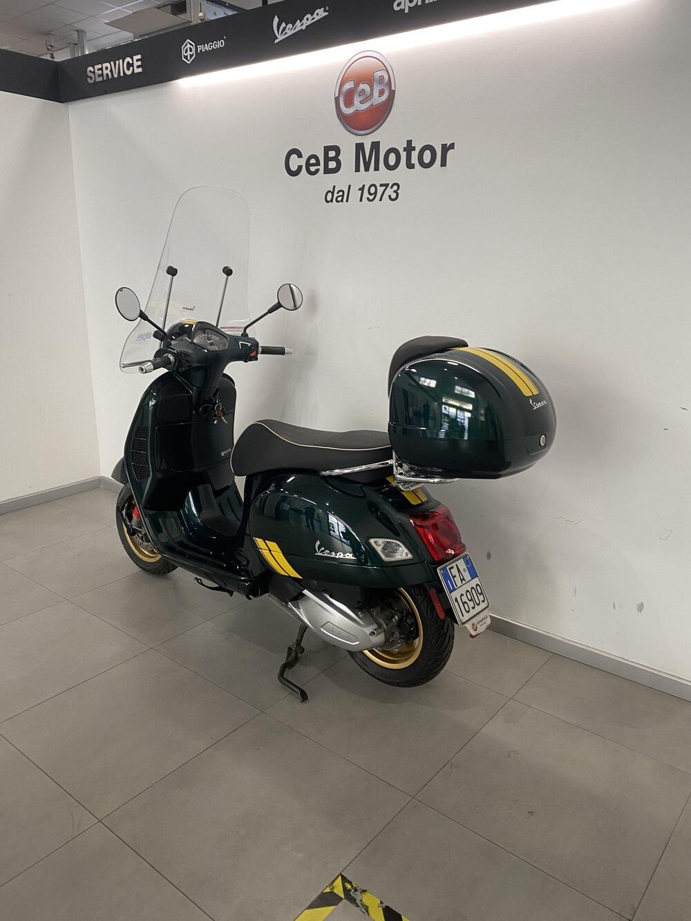 Vespa GTS 300 Super Racing Sixties Hpe (2021 - 22) (5)