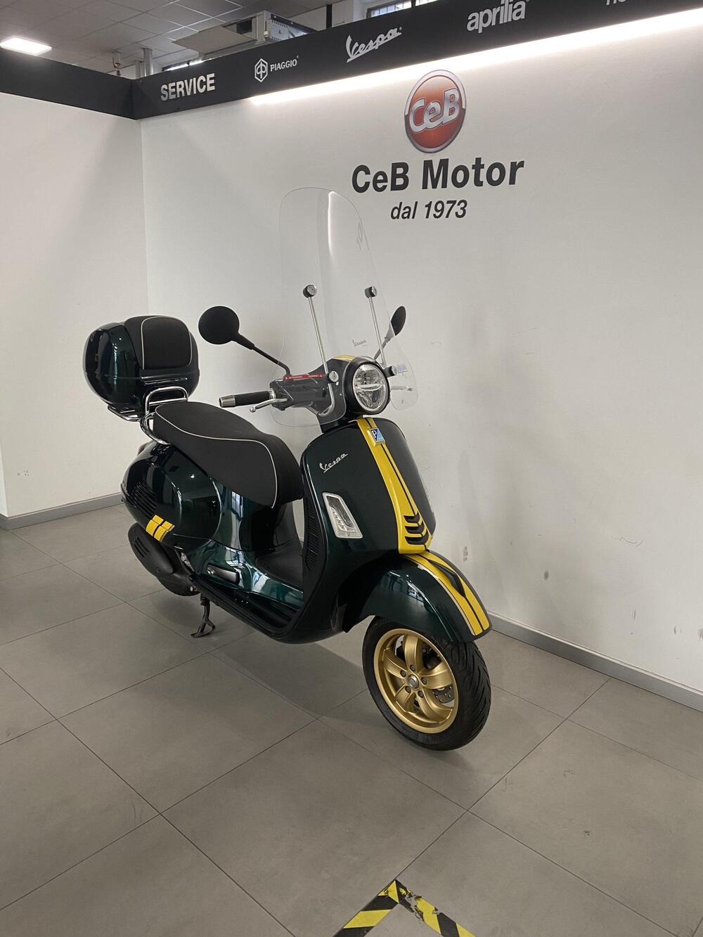 Vespa GTS 300 Super Racing Sixties Hpe (2021 - 22) (8)