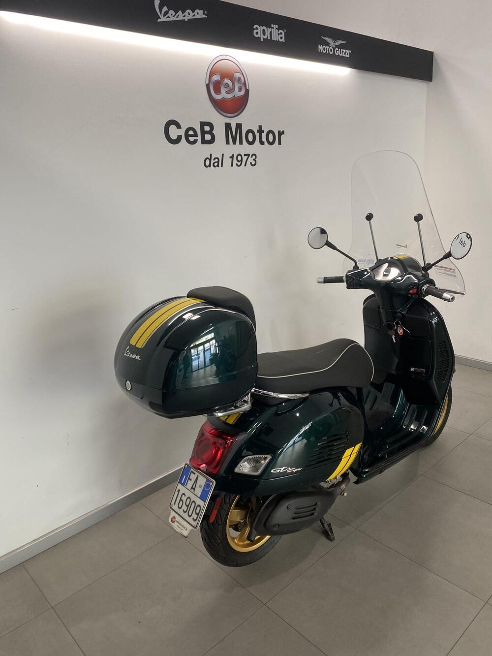 Vespa GTS 300 Super Racing Sixties Hpe (2021 - 22) (9)