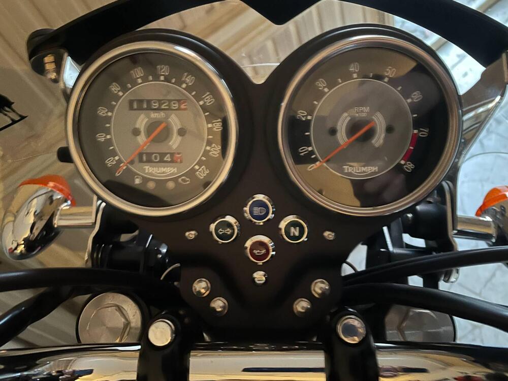 Triumph Bonneville T100 (2008 - 16) (3)