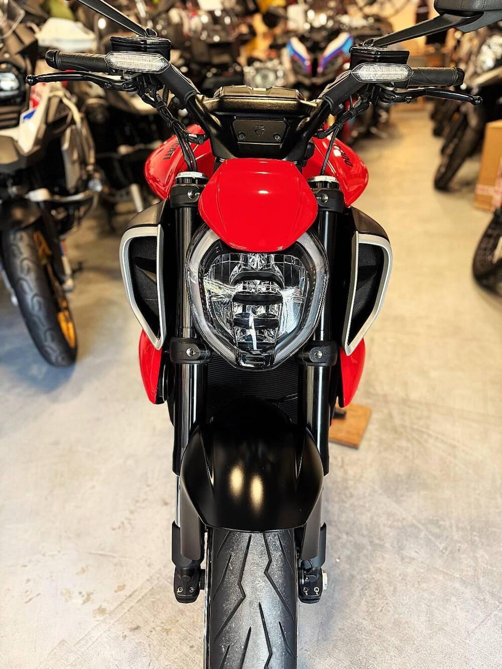 Ducati Diavel V4 (2023 - 25) (4)