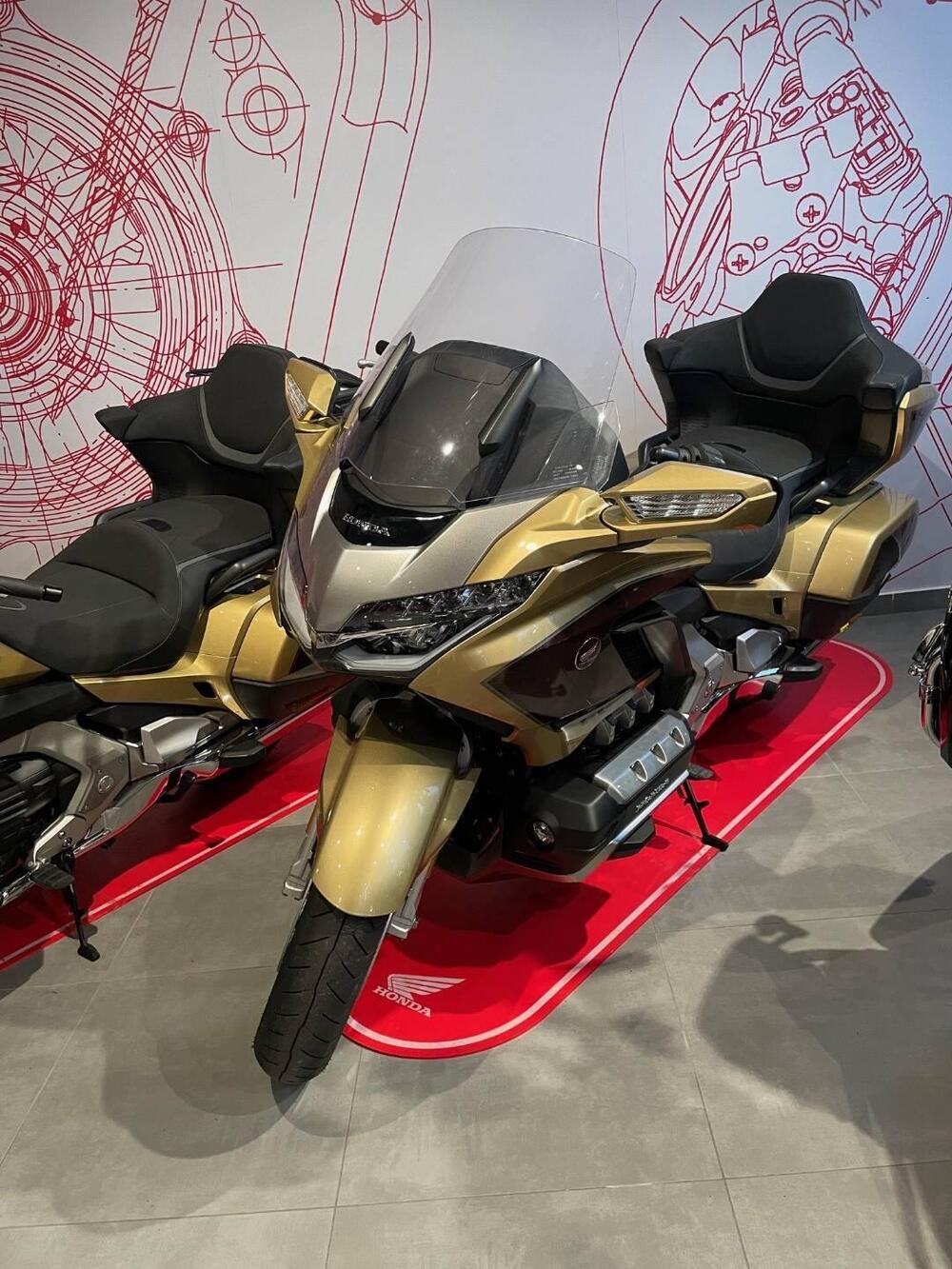 Honda GL 1800 Gold Wing Tour 50° Anniversario (2025) (2)