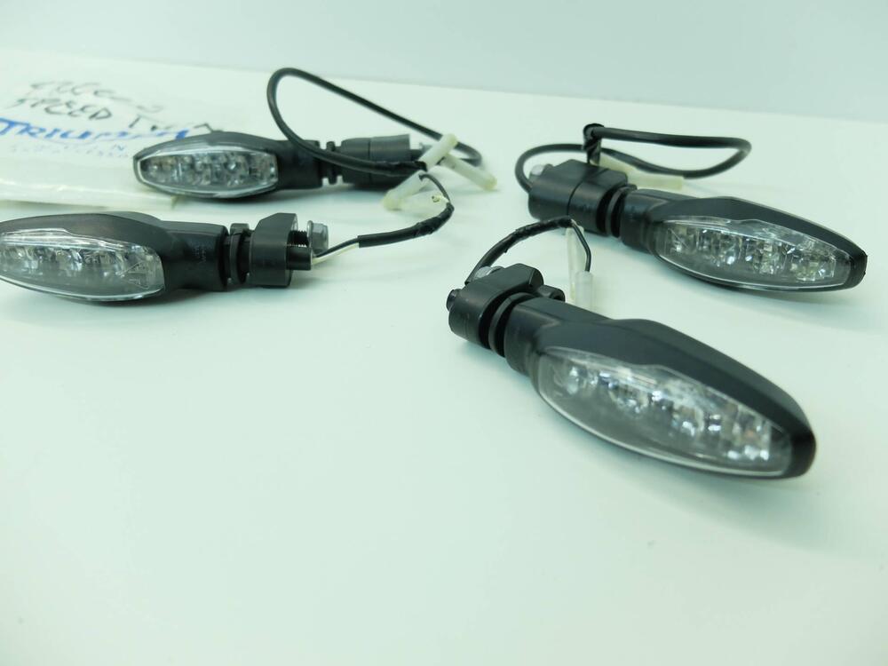 Set 4 frecce originali Triumph Speed Twin (2)