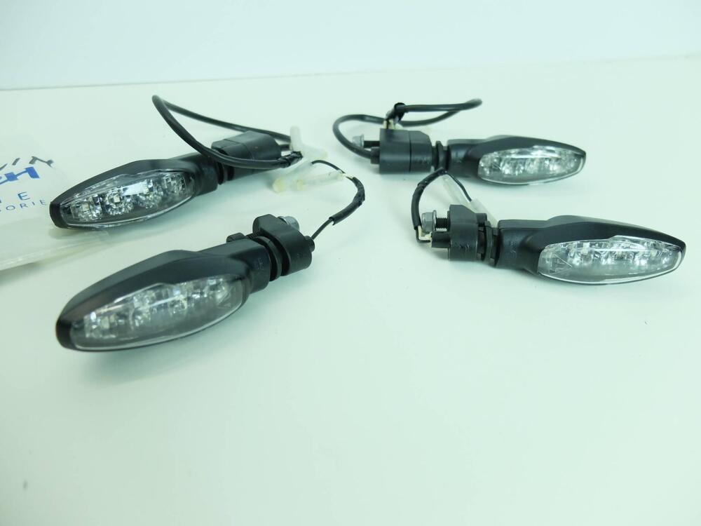 Set 4 frecce originali Triumph Speed Twin (3)