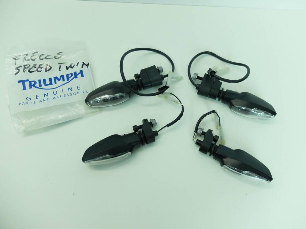 Set 4 frecce originali Triumph Speed Twin (4)