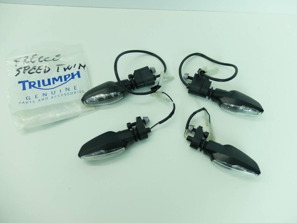 Set 4 frecce originali Triumph Speed Twin (5)