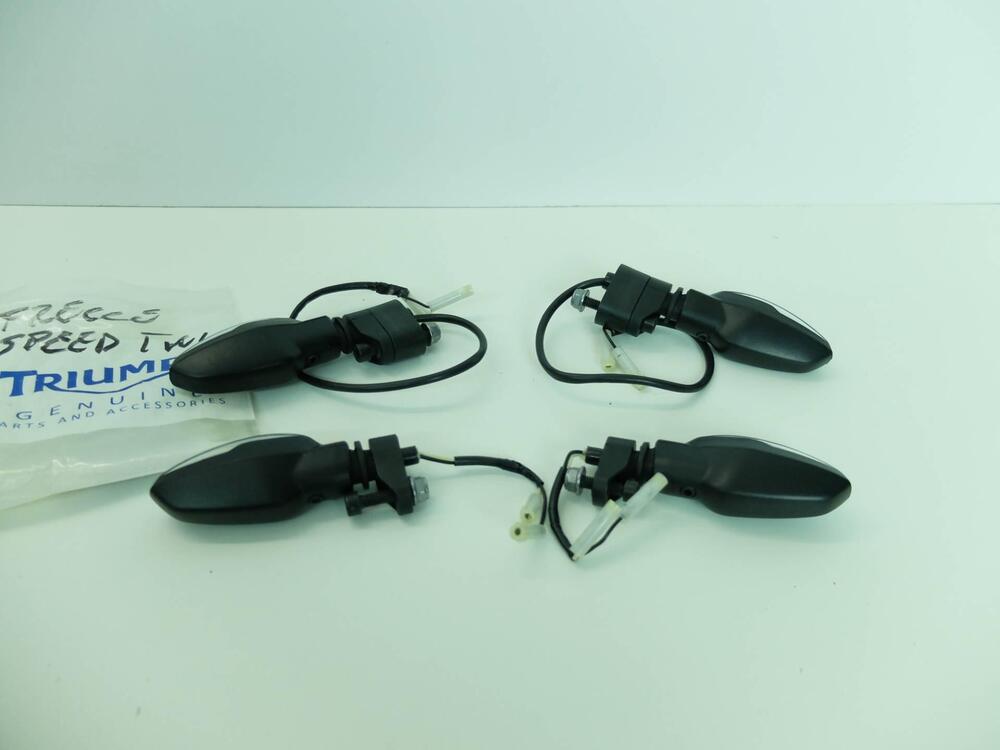 Set 4 frecce originali Triumph Speed Twin (6)