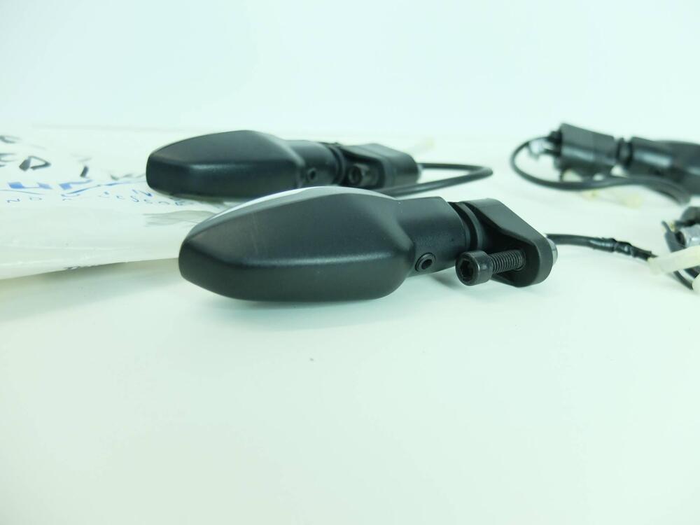 Set 4 frecce originali Triumph Speed Twin (8)