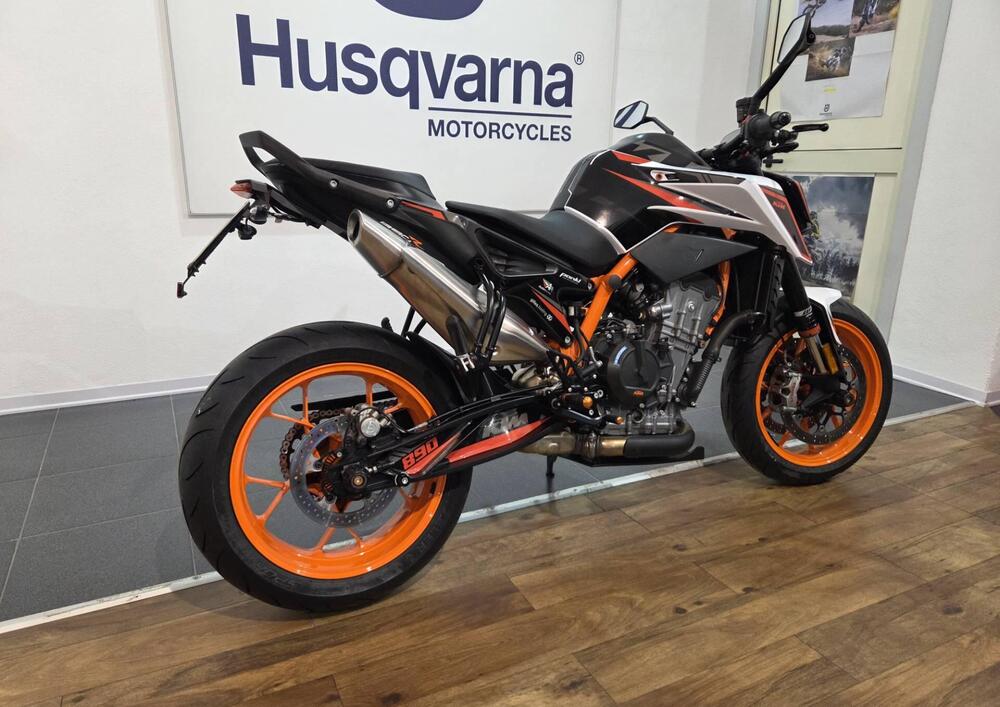 KTM 890 Duke R (2021) (2)