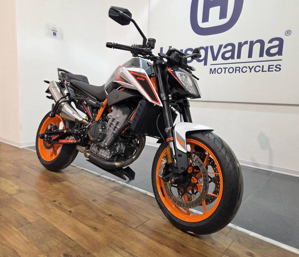 KTM 890 Duke R (2021) (4)