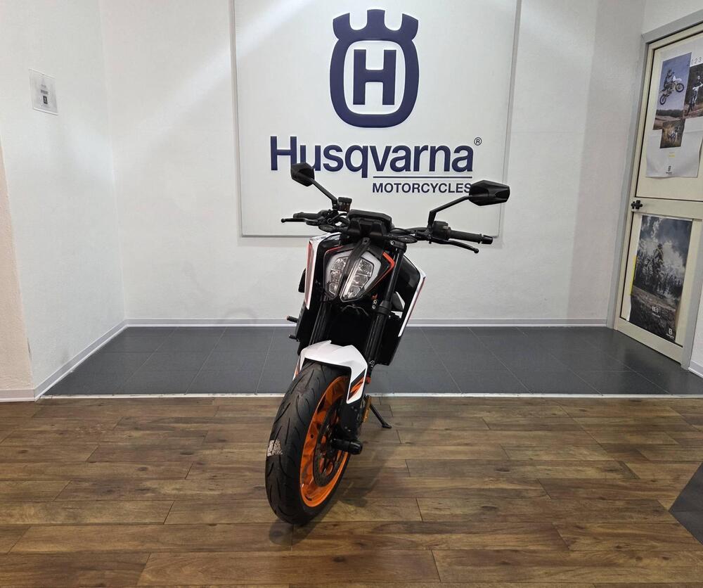 KTM 890 Duke R (2021) (5)