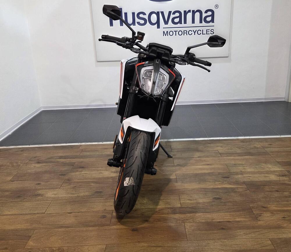 KTM 890 Duke R (2021) (6)