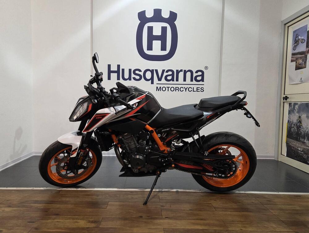 KTM 890 Duke R (2021) (7)