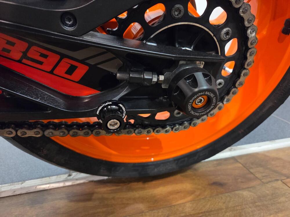 KTM 890 Duke R (2021) (11)