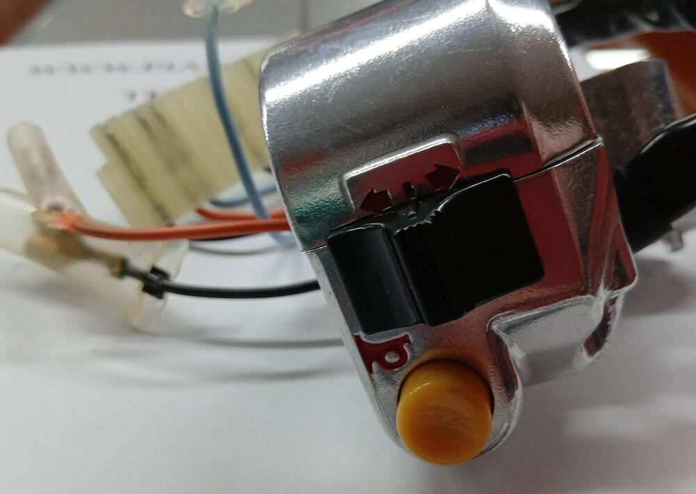 35200GJ3620 INTERRUTTORE INDICATORE DIREZIONE SH50 Honda (2)