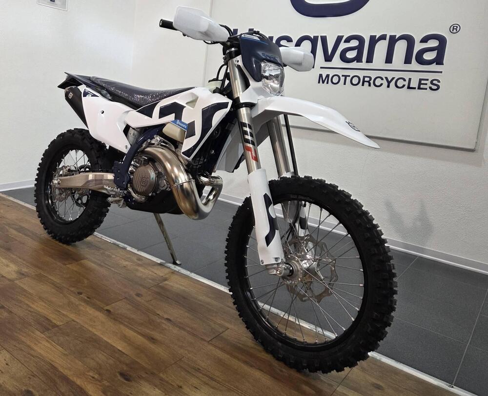 Husqvarna TE 300 (2026) (6)