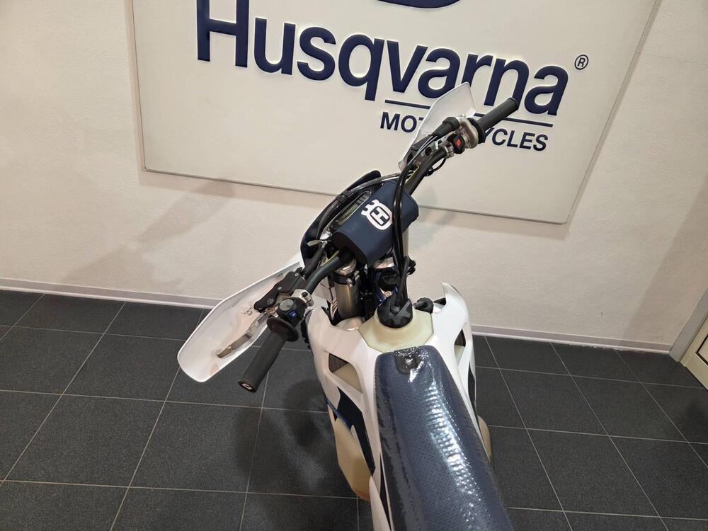 Husqvarna TE 300 (2026) (12)