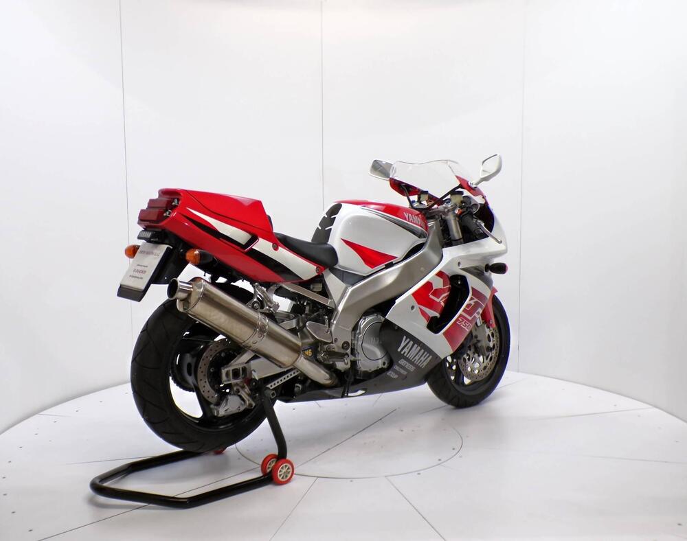 Yamaha YZF 750 R (6)