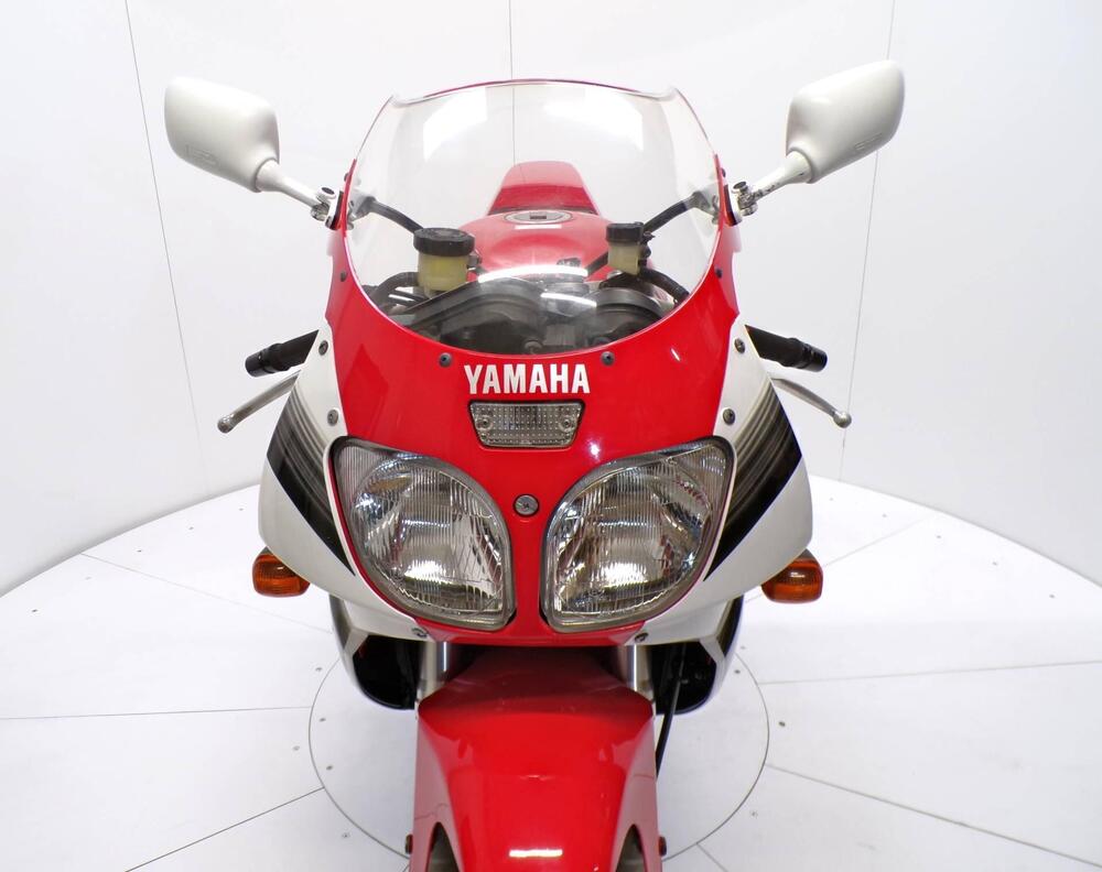 Yamaha YZF 750 R (9)